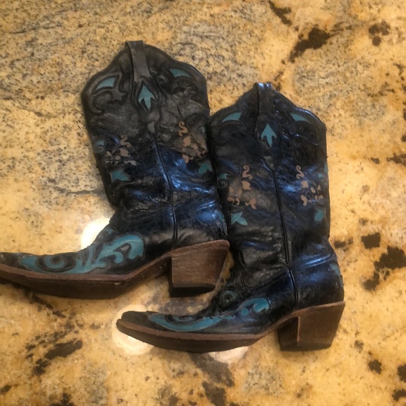 Corral Shoes - Gorgeous Corral  6 1/2 genuine goat skin boots